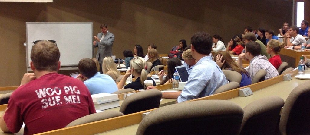 Sach Oliver speaks to University of AR law school students to prep for trial competition