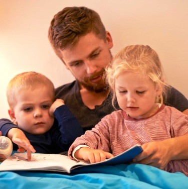 DAD READING TO CHILDREN